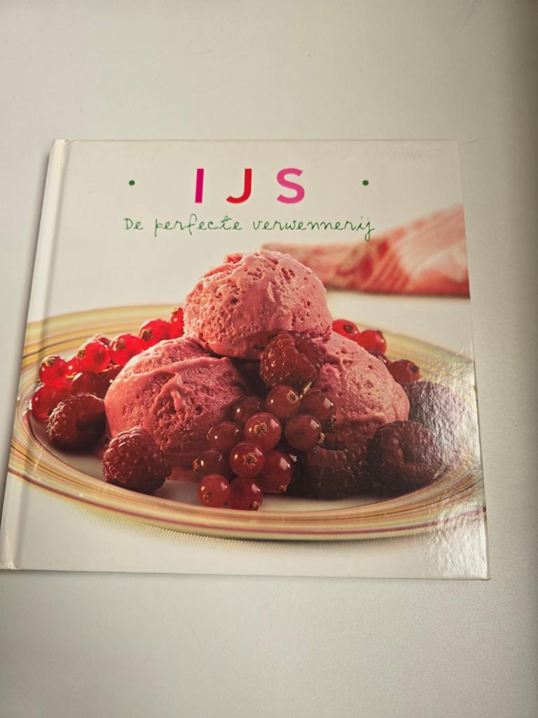 IJS: De perfecte verwennerij - Kookboek met ijsrecepten, Ophalen of Verzenden, Susanna Tee, Overige gebieden, Taart, Gebak en Desserts