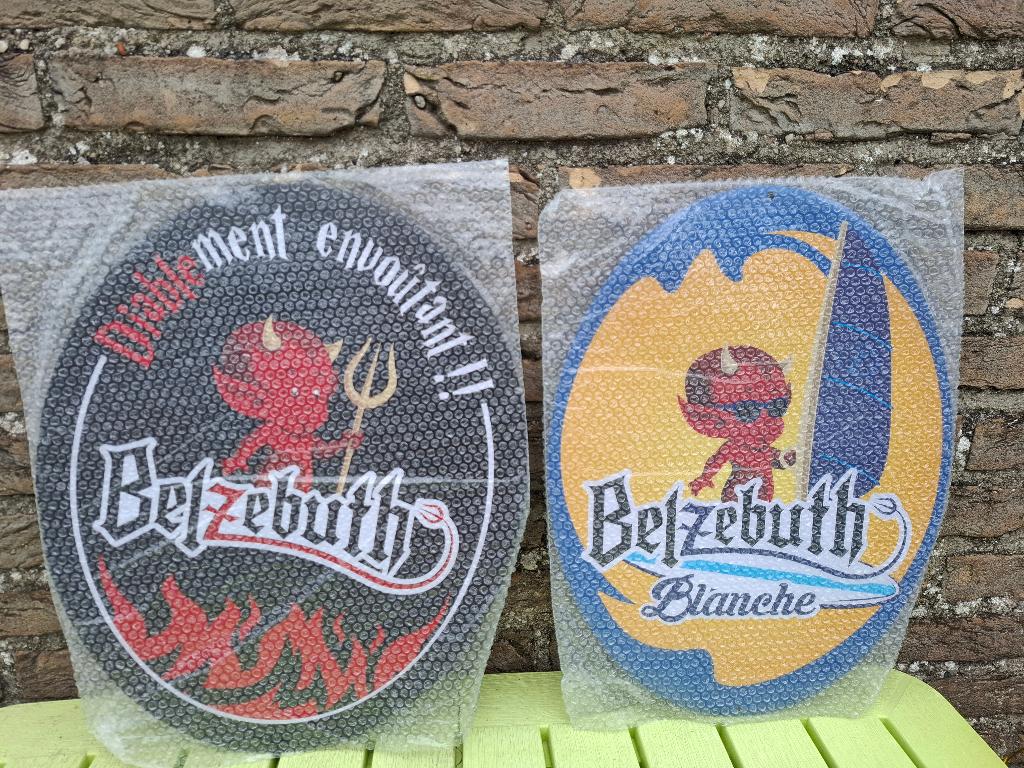 2 Reclameborden Belzebuth bier, Verzamelen, Biermerken, Nieuw, Reclamebord, Plaat of Schild, Overige merken, Ophalen of Verzenden