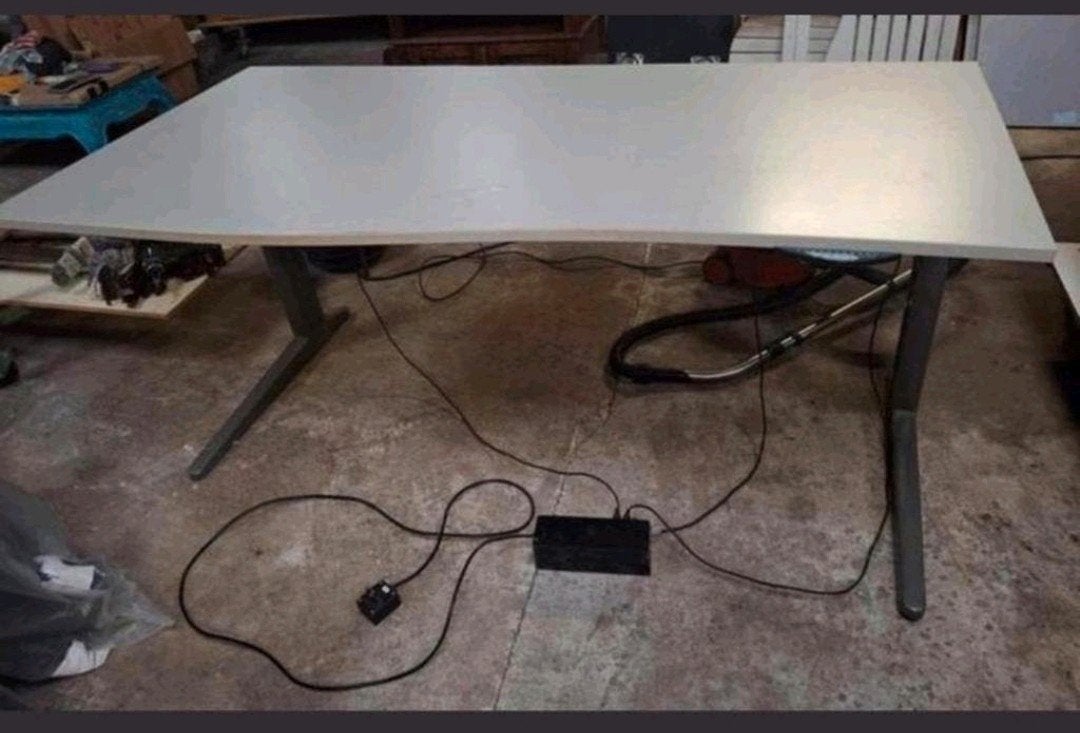 elektrisch Ahrend bureau, Huis en Inrichting, Ophalen, Elektrisch, Zo goed als nieuw