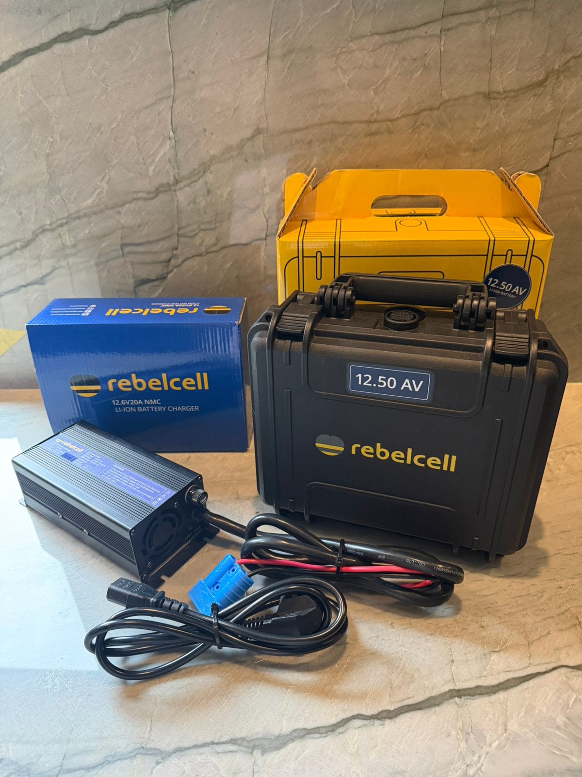 Rebelcell outdoorbox 12/50ah + 12.6V/20ah lader., Ophalen of Verzenden, Nieuw