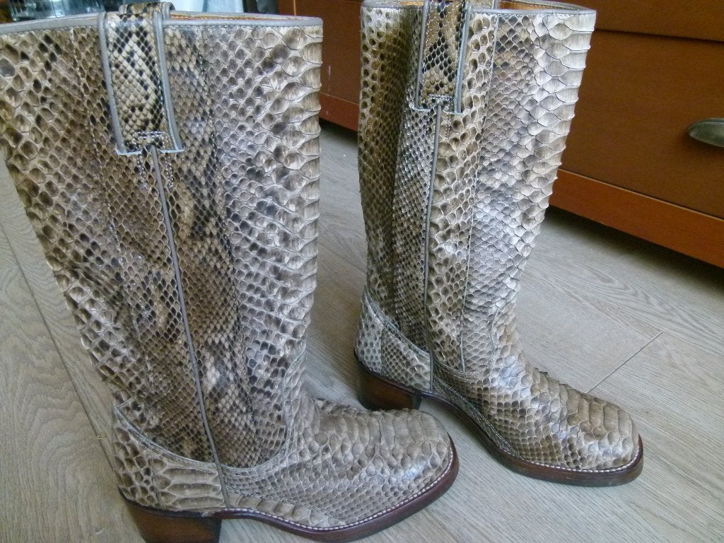 Stoere modieuze dameslaarzen  SANCHO, Kleding | Dames, Schoenen, Zo goed als nieuw, Hoge laarzen, Grijs, Ophalen of Verzenden