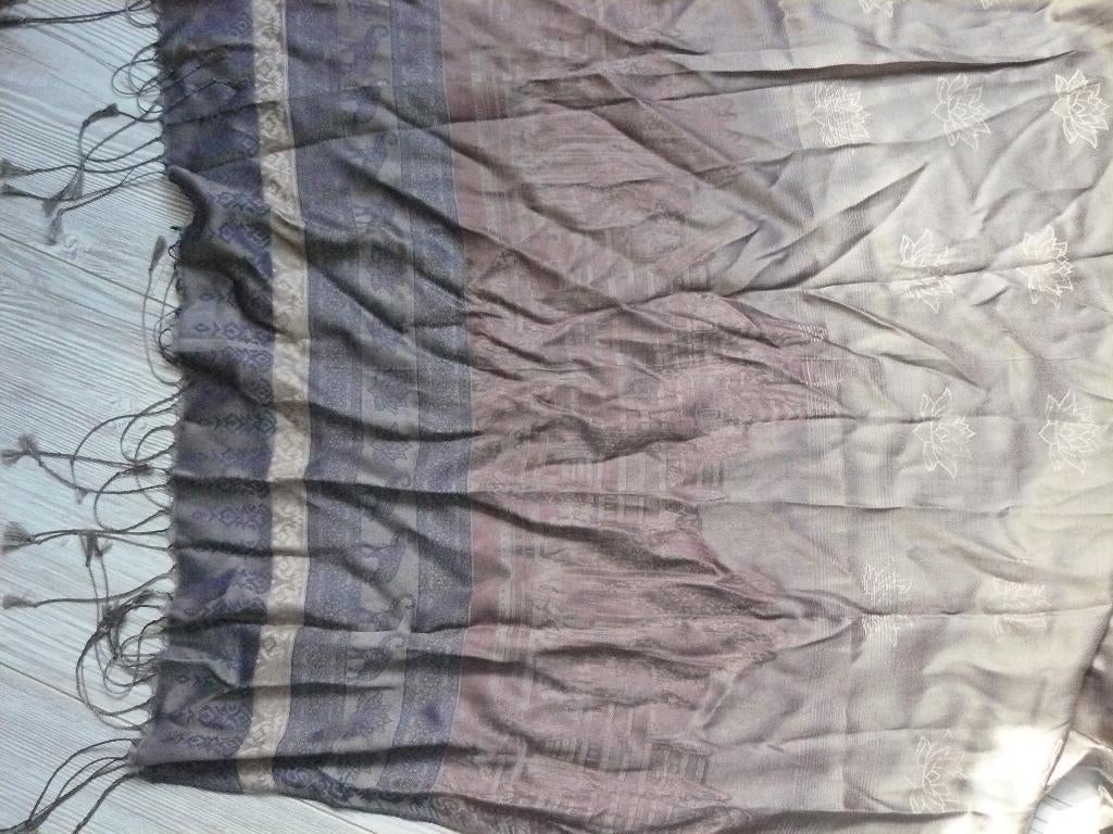 zijde sjaal, Kleding | Dames, Mutsen, Sjaals en Handschoenen, Ophalen of Verzenden, Zo goed als nieuw, Maat 46/48 (XL) of groter