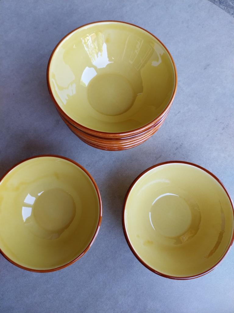 Set van 8 gele kommen - Zo goed als nieuw, Huis en Inrichting, Woonaccessoires | Schalen en Manden, Ophalen of Verzenden