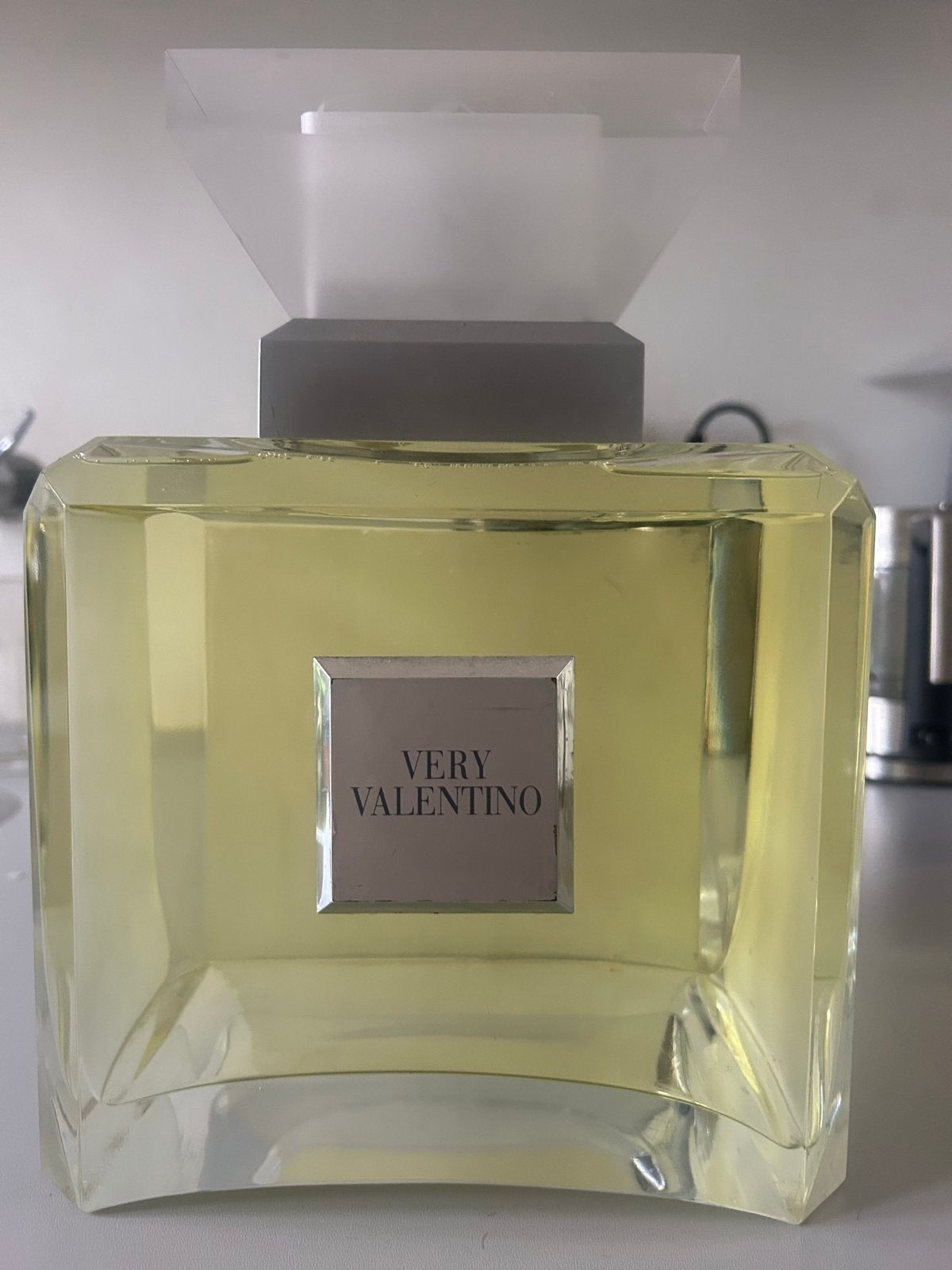 Very Valentino, Ophalen of Verzenden, Zo goed als nieuw