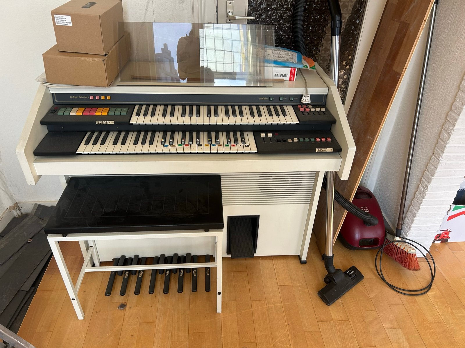 Solina Orbisol Orgel met Rithmix 110 en bankje, Ophalen, Gebruikt, 2 klavieren, Orgel
