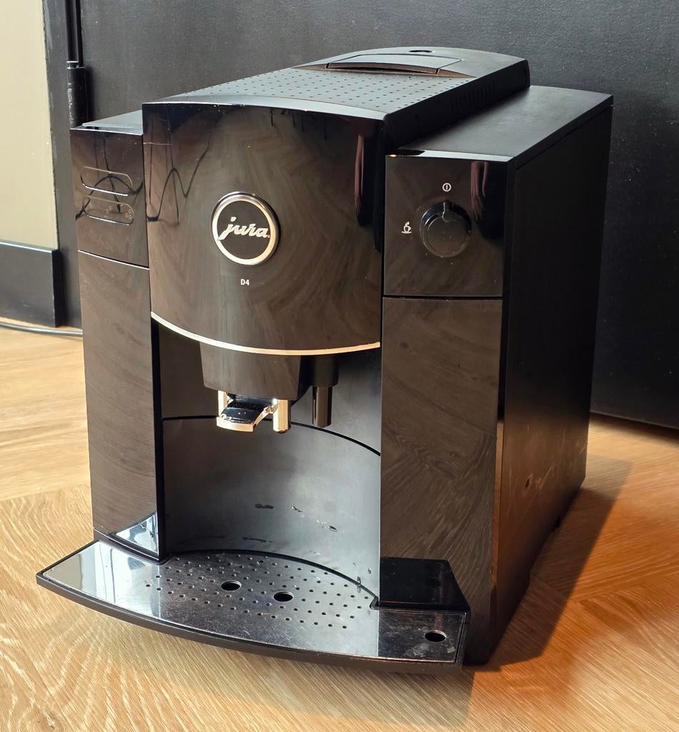 JURA D4 refurbished - 6 maanden garantie, Ophalen, 2 tot 4 kopjes, Afneembaar waterreservoir, Gemalen koffie