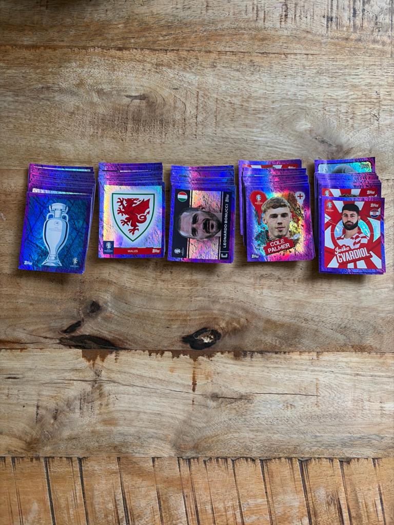 Euro 2024 Topps 100 Paarse Parallel Stickers Volledige Set, Ophalen of Verzenden, Zo goed als nieuw