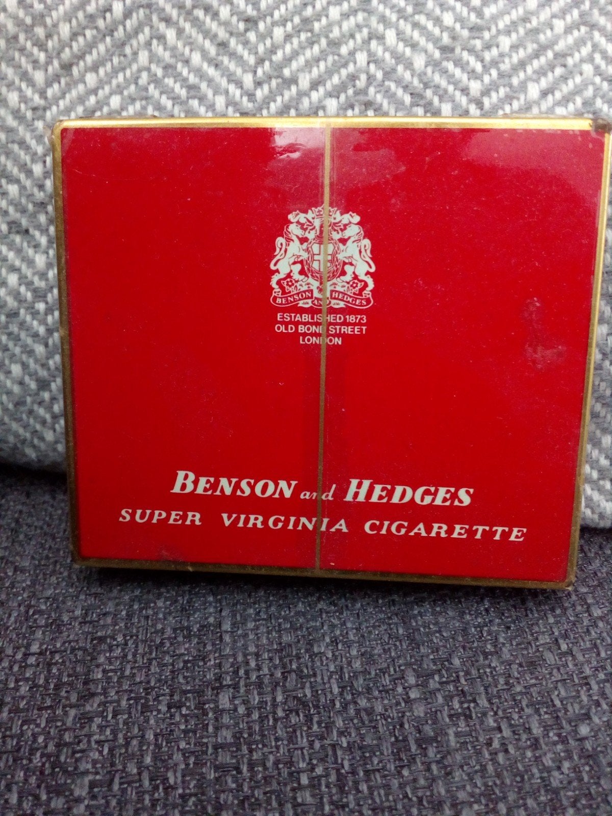 Uniek Benson and Hedges incl cigarette, Verzamelen, Blikken, Ophalen of Verzenden, Nieuw, Overige