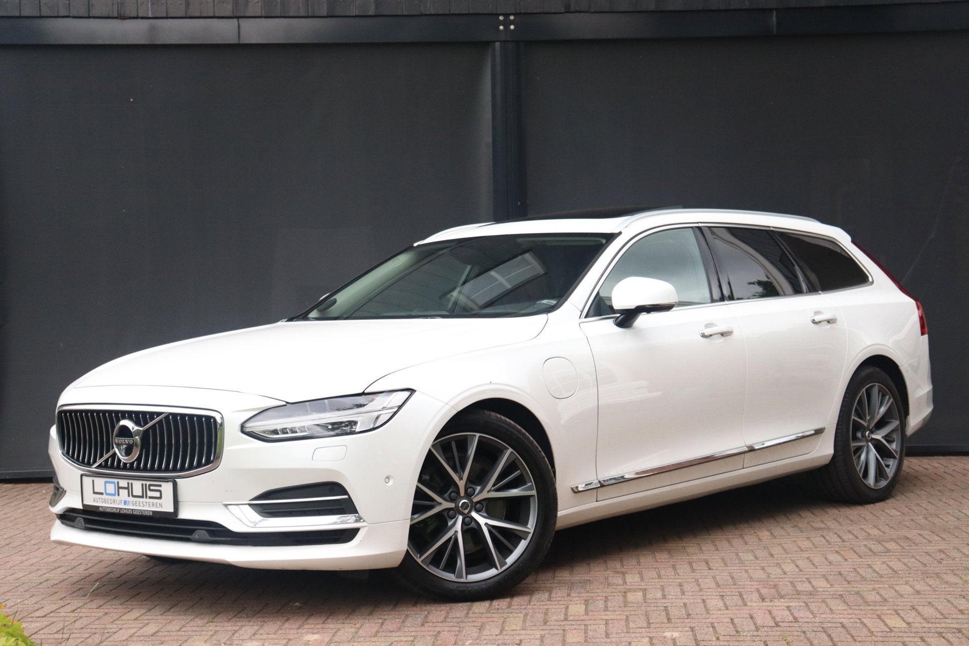 Volvo V90 2.0 T8 AWD Inscription Panorama | B&W | 360 | Lede, Automaat, Adaptive Cruise Control, 4 cilinders, 1969 cc