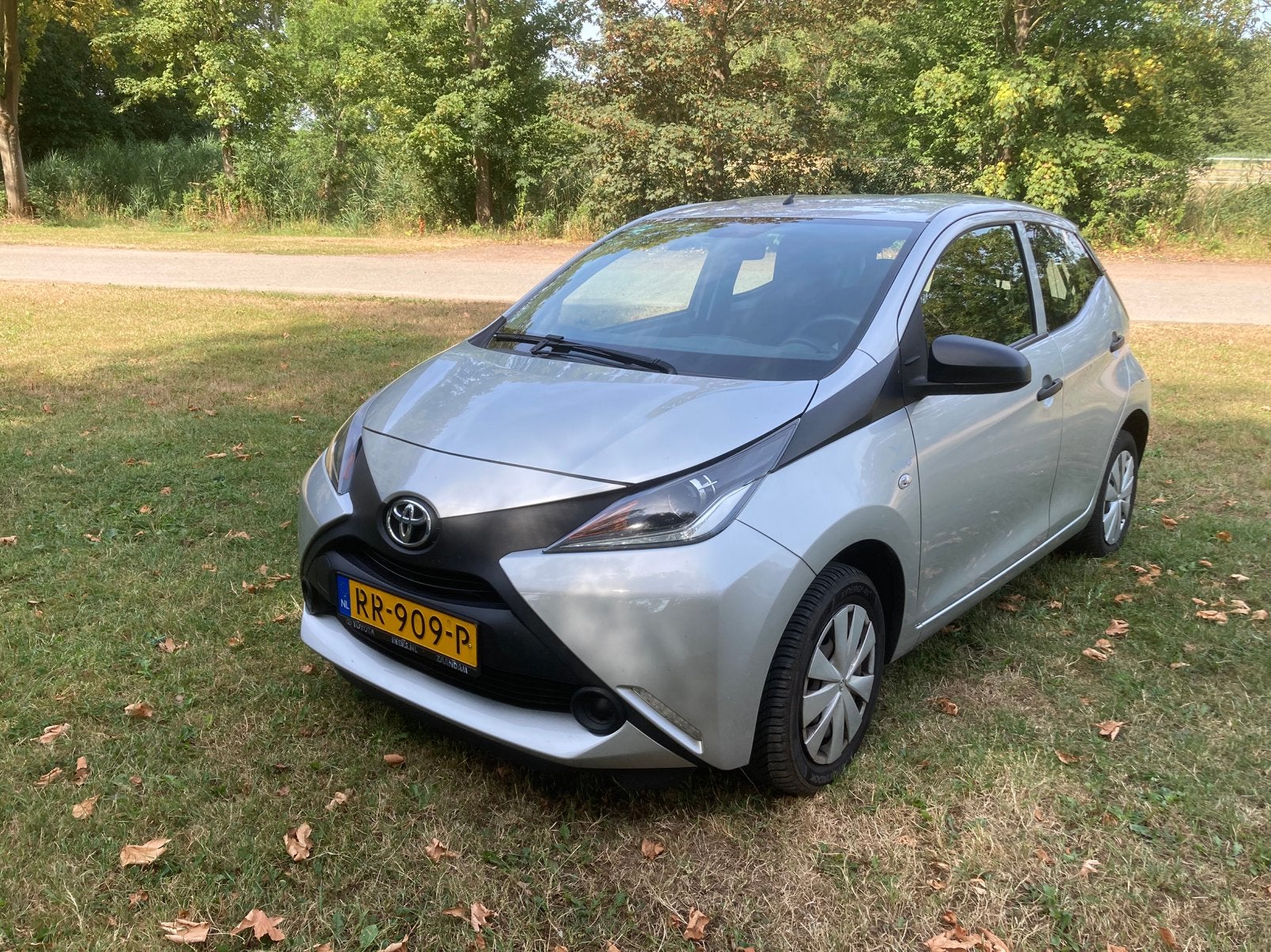 Toyota Aygo 1.0 Vvt-i 69pk 5D 2018 Grijs, Auto's, Toyota, Voorwielaandrijving, 4 stoelen, Origineel Nederlands, Handgeschakeld