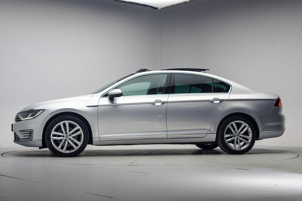 Volkswagen Passat 1.4 TSI GTE Highline [ Panoramadak Camera, Automaat, 1622 kg, Hybride Elektrisch/Benzine, 1600 kg