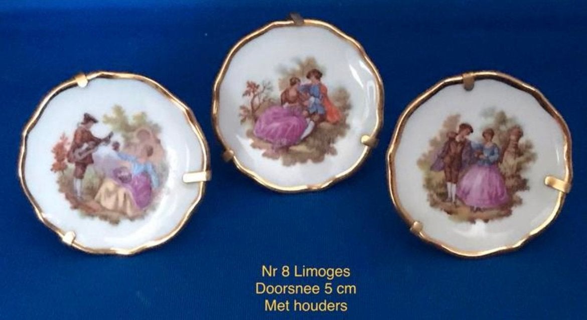 3 Porseleinen Bordjes op Standaard - Limoges Stijl, Ophalen of Verzenden, Zo goed als nieuw, Porselein, Bord of Schaal