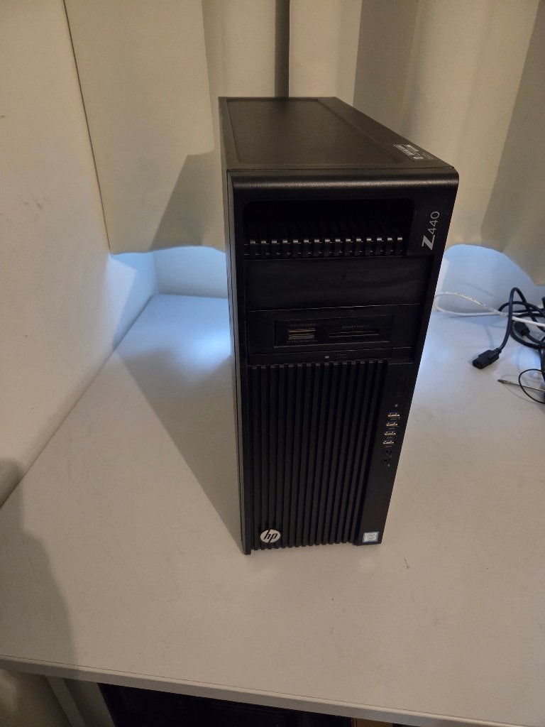 HP Z440 met Xeon 80v4 14-core, 32g ram, AMD W7100, Gebruikt, 2 tot 3 Ghz, -, Intel Xeon