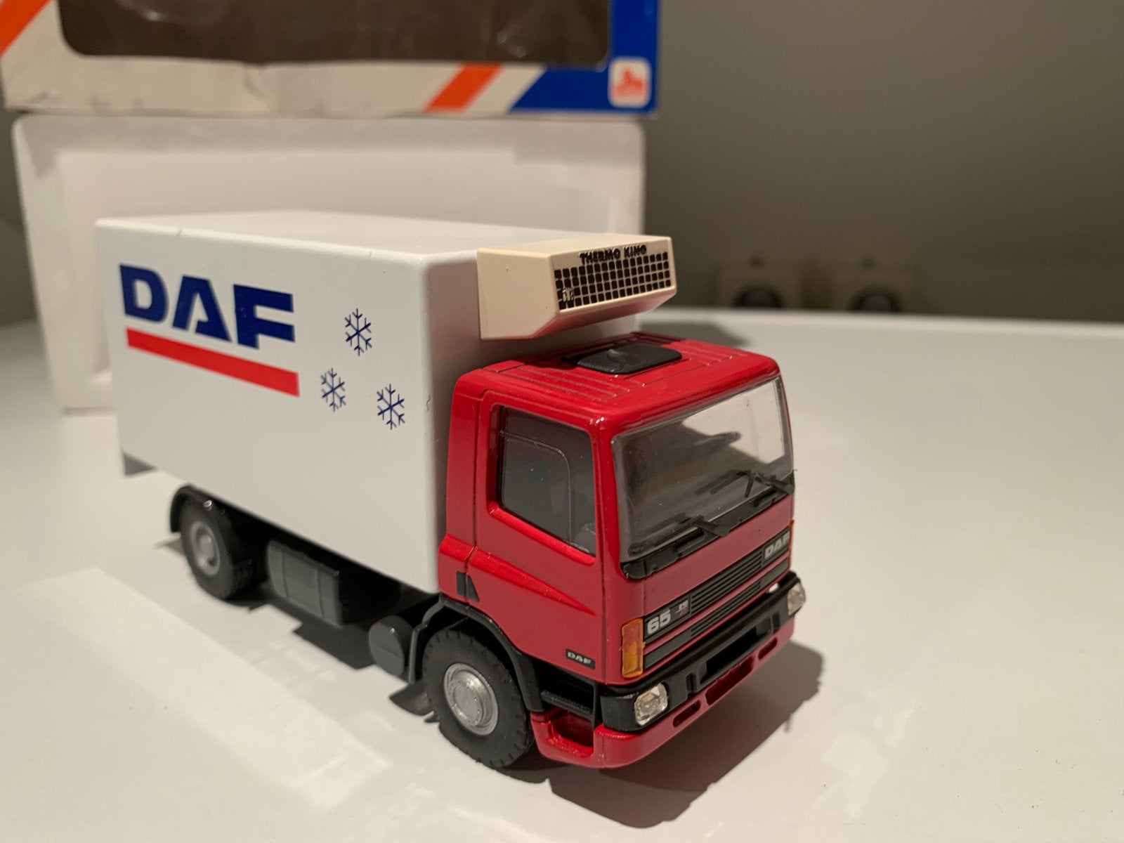 DAF lion car vrachtwagen model - Rood met witte laadbak, Overige merken, Gebruikt, 1:32 tot 1:50, Ophalen of Verzenden
