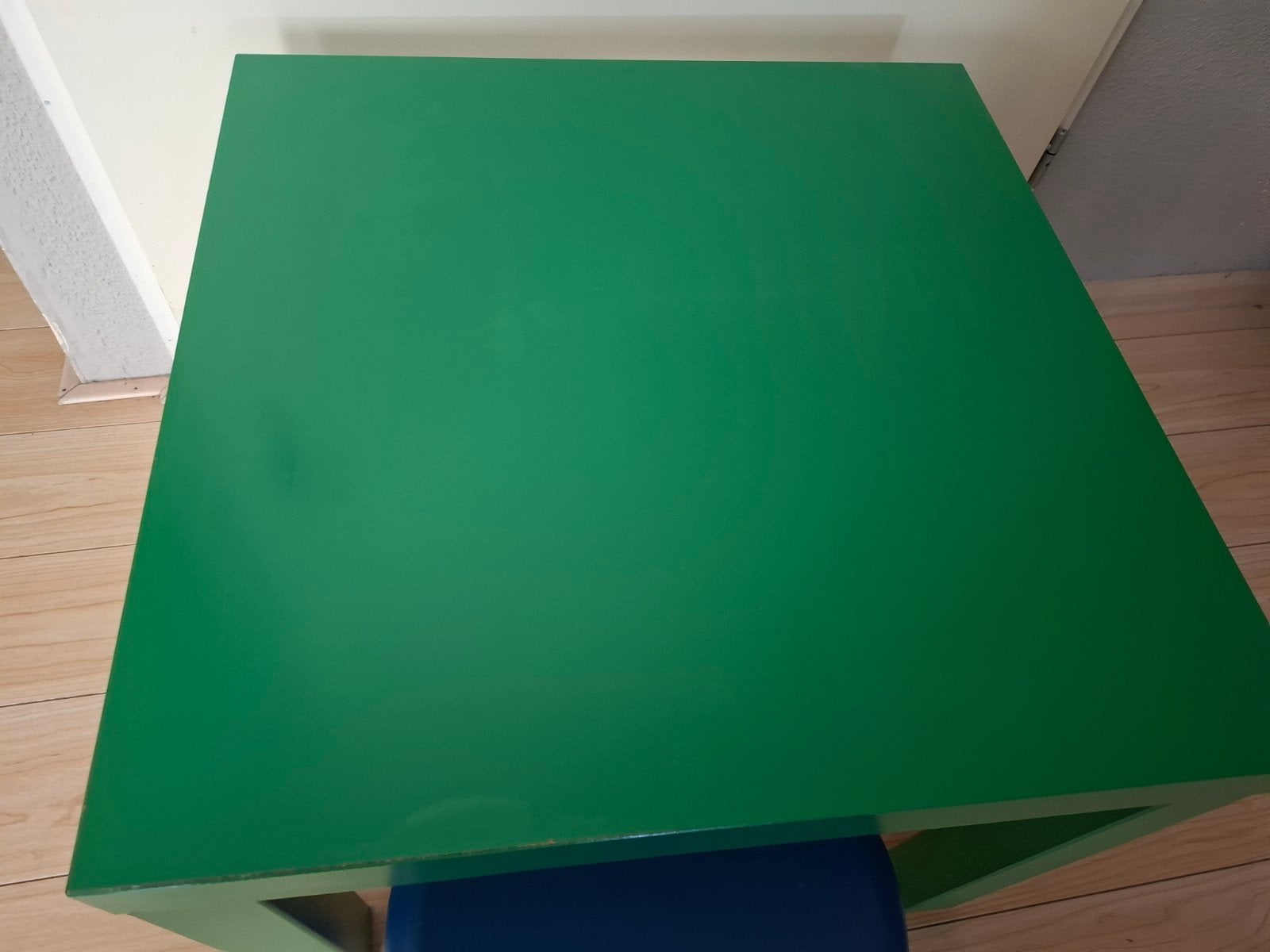 Groene kindertafel met blauw krukje, Ophalen, Gebruikt, Tafel(s) en Stoel(en)