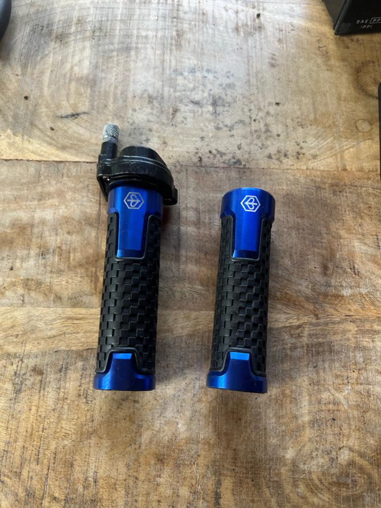 Blauwe handvatten met gashendel voor motor/scooter, Verzenden, Gebruikt