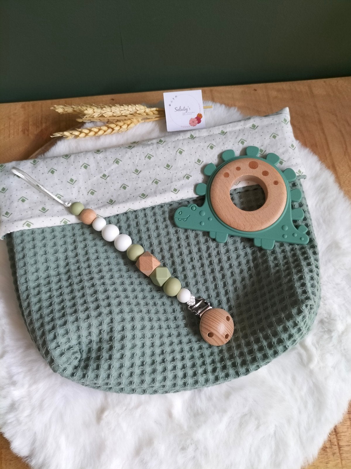 Nieuw • kraamcadeau Luiermandje, speenkoord & bijtring, Kraamcadeau, Nieuw, Ophalen of Verzenden, Saluty's kinder- en kraamcadeaus