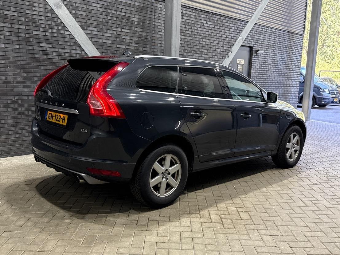 Volvo XC60 D4 R-Design | Panoramadak | Camera | Stoelverwarm, Auto's, Gebruikt, Euro 6, 4 cilinders, 1634 kg