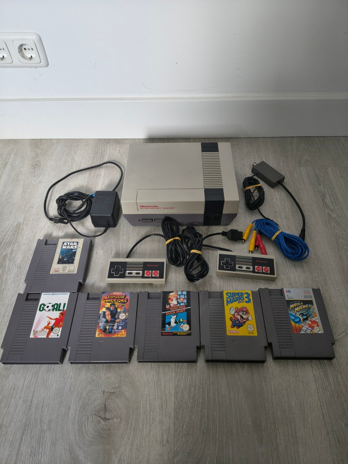 Nintendo NES met 2 controllers en 6 games, Ophalen of Verzenden, Gebruikt, Met 2 controllers