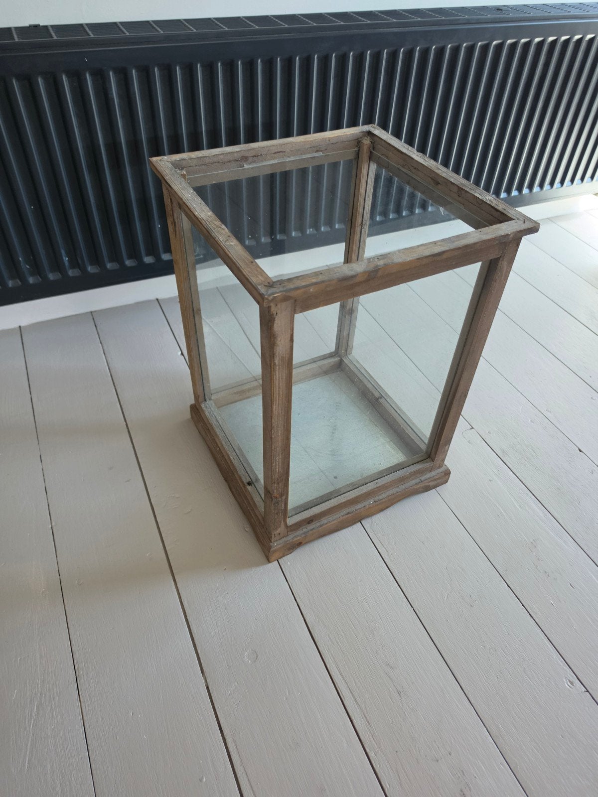 Grote Sisiboy vitrinekast in goede staat, Ophalen, Glas, 100 tot 150 cm, 50 tot 100 cm