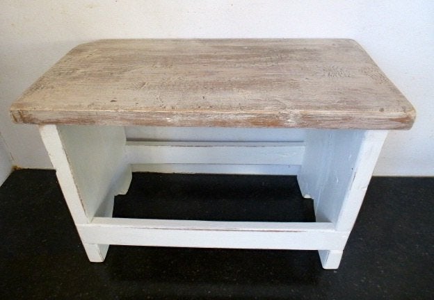 Brocante gesleten wit krukje / bankje / opstapje, Antiek en Kunst, Ophalen of Verzenden