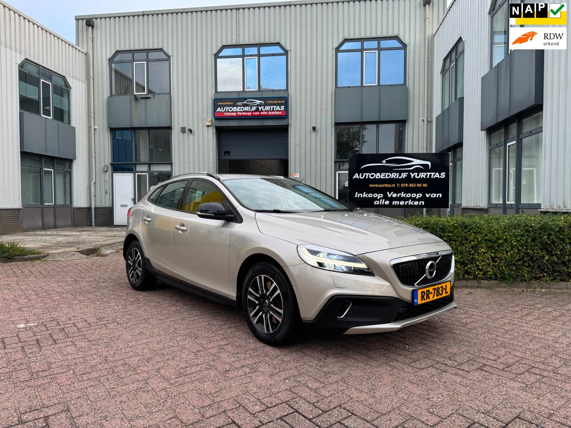 Volvo V40 Cross Country 1.5 T3 Nordic+ AUTOMAAT!, Auto's, Euro 6, Leder en Stof, Origineel Nederlands, 152 pk