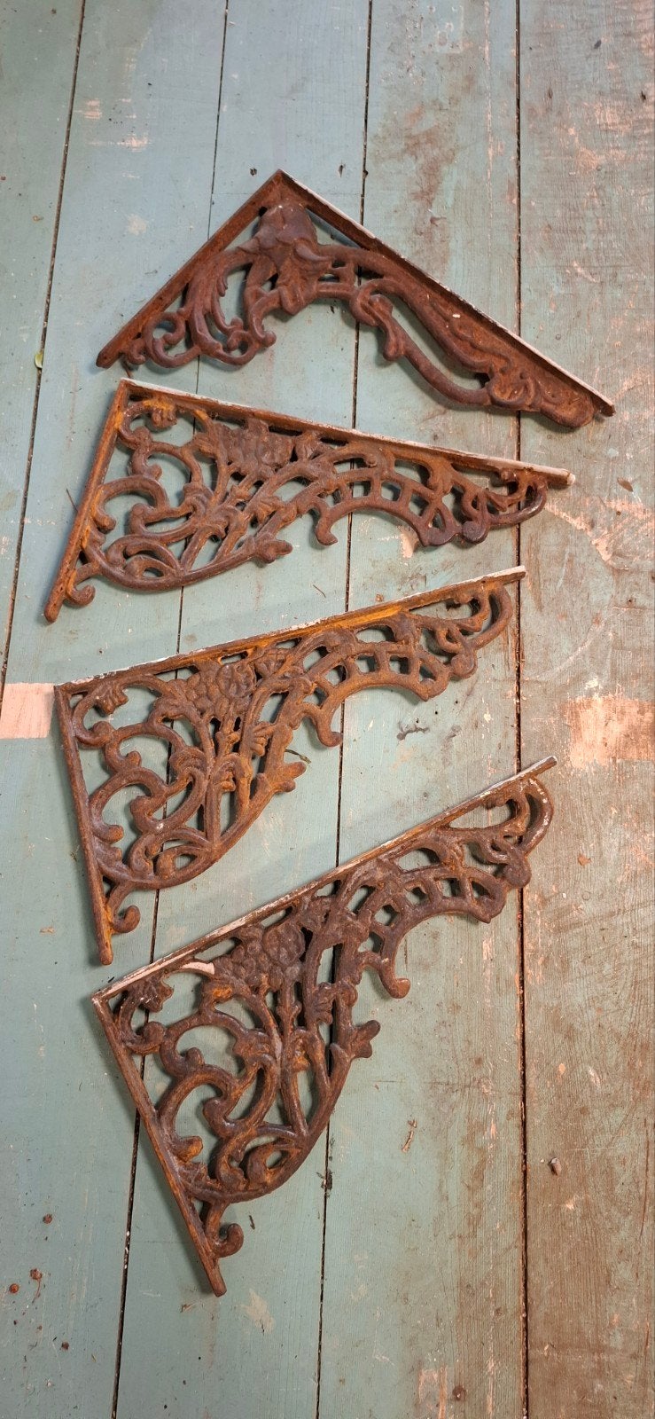 Set van 4 gietijzeren plankendragers, antiek decoratief, Ophalen
