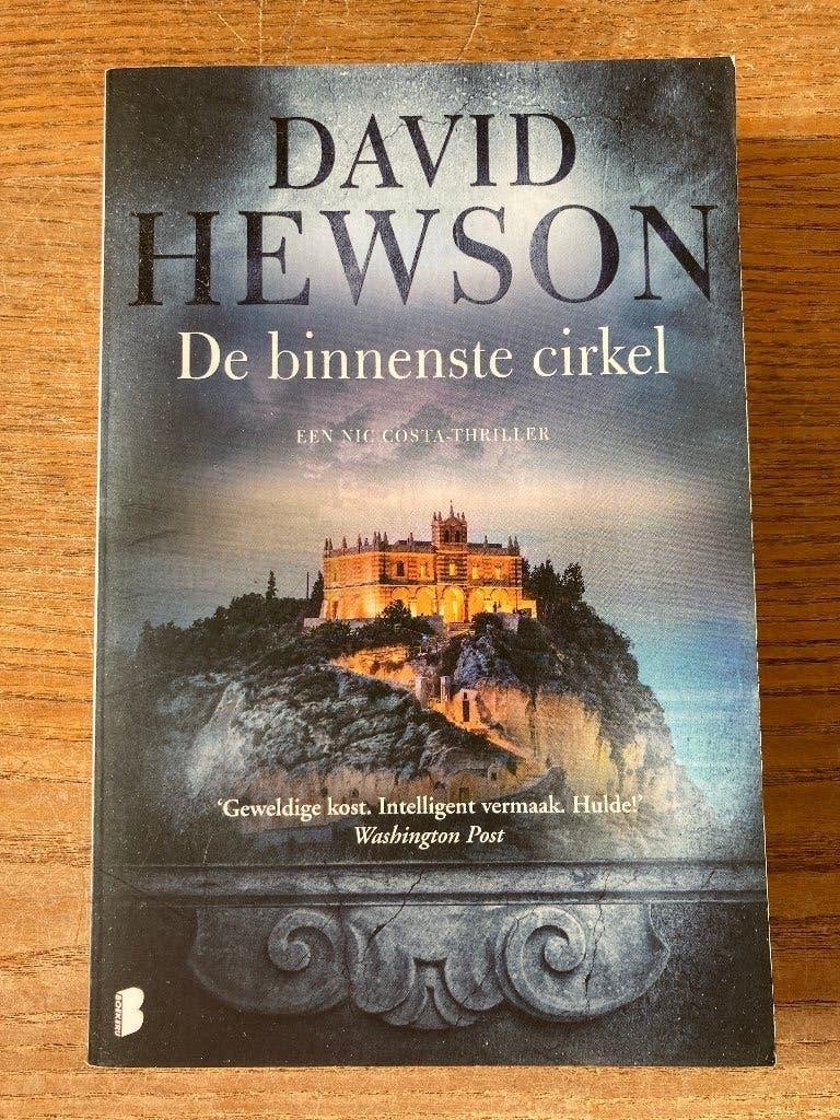 David Hewson - De binnenste cirkel, Boeken, Ophalen of Verzenden, Gelezen, David Hewson