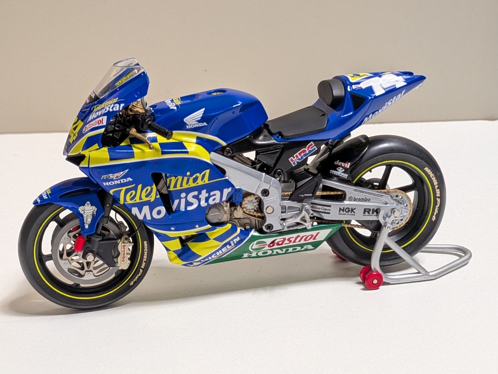 Minichamps: Honda RC211V - Daijiro Kato - MotoGP 2003, Ophalen of Verzenden, Nieuw, 1:9 t/m 1:12, Motor