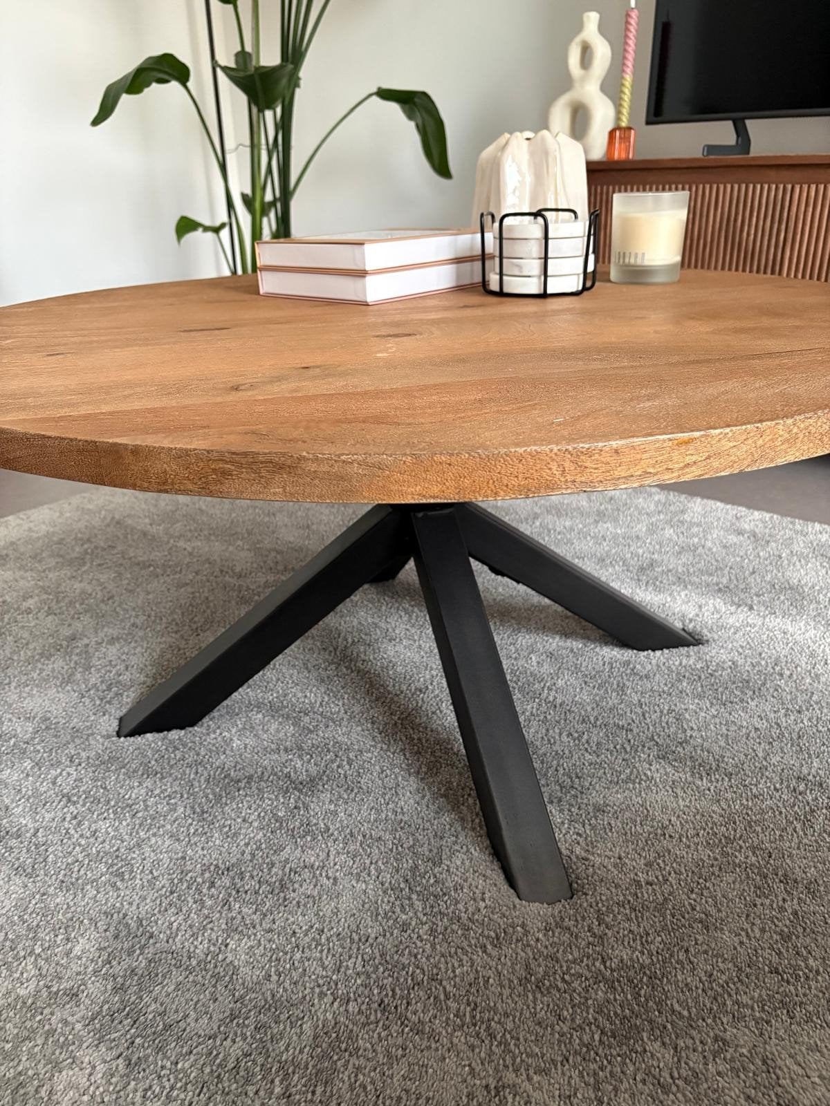 Te koop massief houten salontafel, Ophalen, 50 tot 100 cm, Rond, 50 tot 100 cm