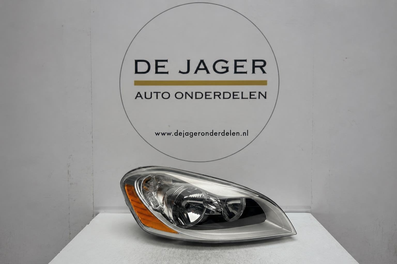 Volvo XC60 DZ H7 koplamp rechts 30763144, Gebruikt, Gunnar Engellaus vag 8
405 31  Gothenburg, SE, Info@volvocars.com, Ophalen of Verzenden