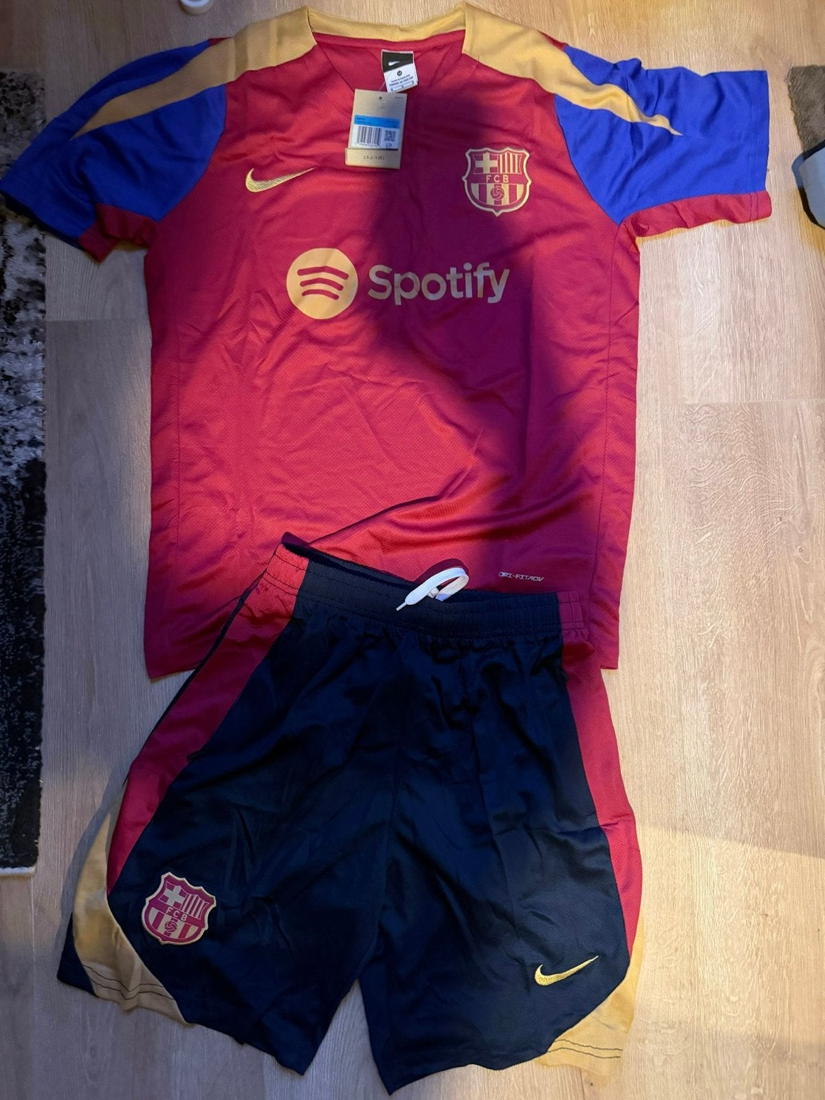 FC Barcelona Thuisshirt en Broekje Set - Nieuw met labels, Maat M, Ophalen of Verzenden, Nieuw, Set