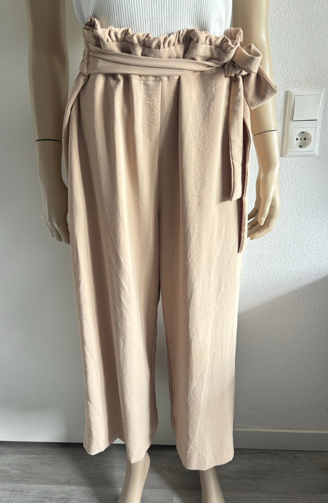 Vila culottes beige broek maat 44 valt als maat 42, Kleding | Dames, Kort, Verzenden, Beige, Maat 42/44 (L)