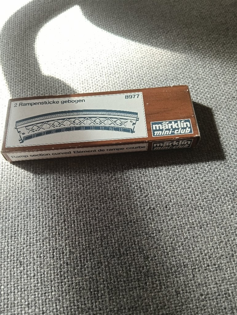 Marklin mini club 8977 gebogen brugdelen 2st-doosje Z spoor, Gelijkstroom, Brug, Tunnel of Gebouw, Nieuw, Ophalen of Verzenden