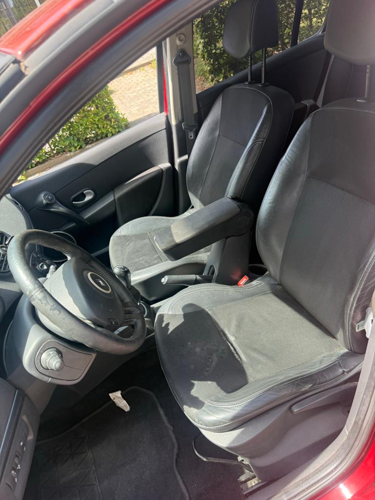 Renault Clio 1.2 16V 55KW 5-DRS E4 2007 Rood, Auto's, Renault, Particulier, Clio, Benzine, B, Hatchback, Handgeschakeld, Origineel Nederlands