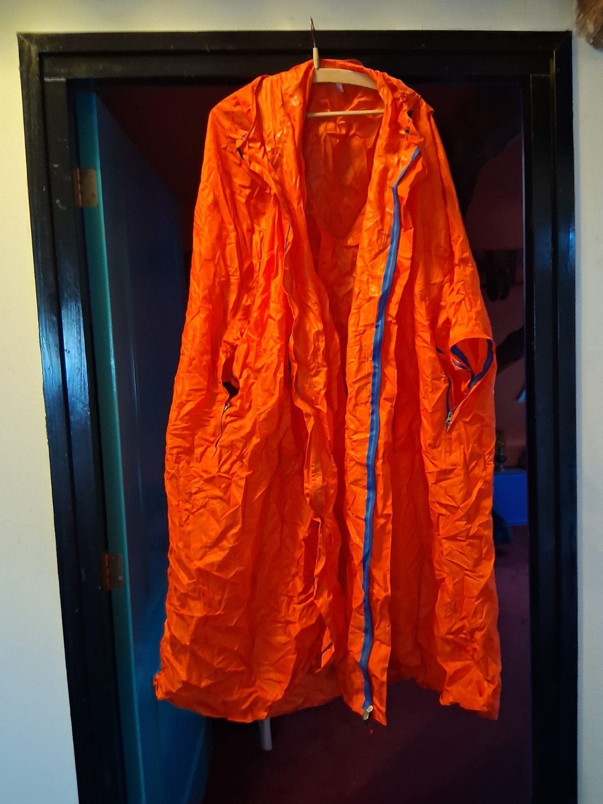 Regenponcho met ruimte voor trekking rugzak, Ophalen of Verzenden, Zo goed als nieuw, Regenjas, Heren