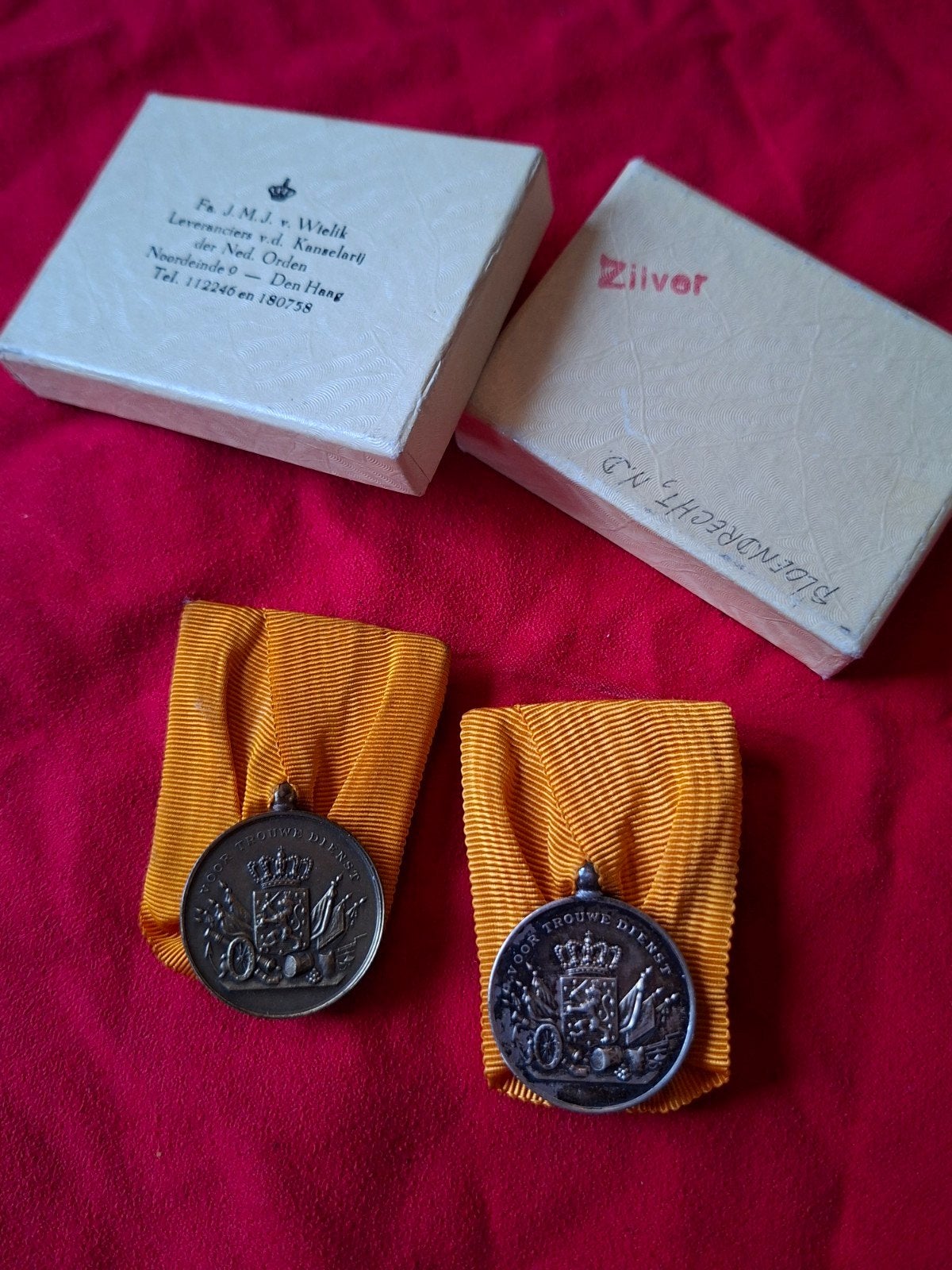 Trouwe Dienst medaille's Zilver en Brons model 'J', Ophalen of Verzenden, Landmacht, Nederland, Lintje, Medaille of Wings