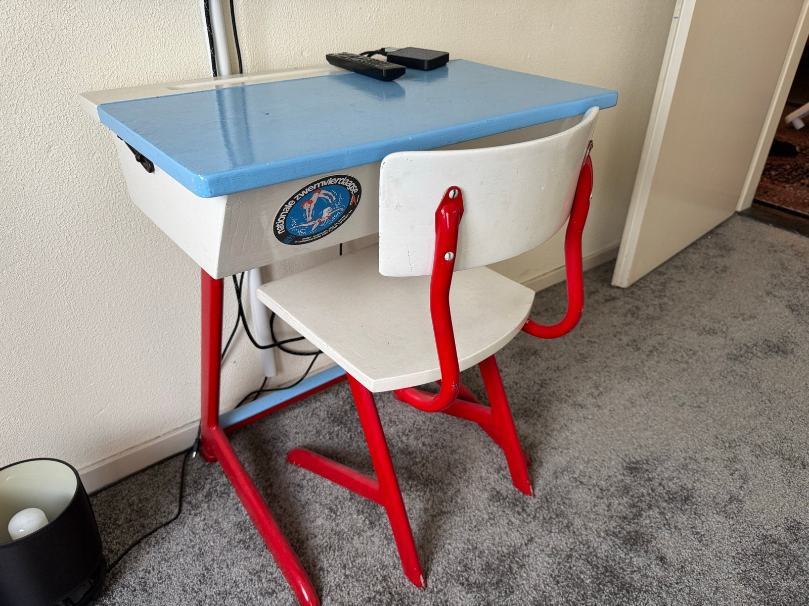 Vintage kinderbureau met stoel - Rood, wit, blauw, Ophalen, Gebruikt, Tafel(s) en Stoel(en)