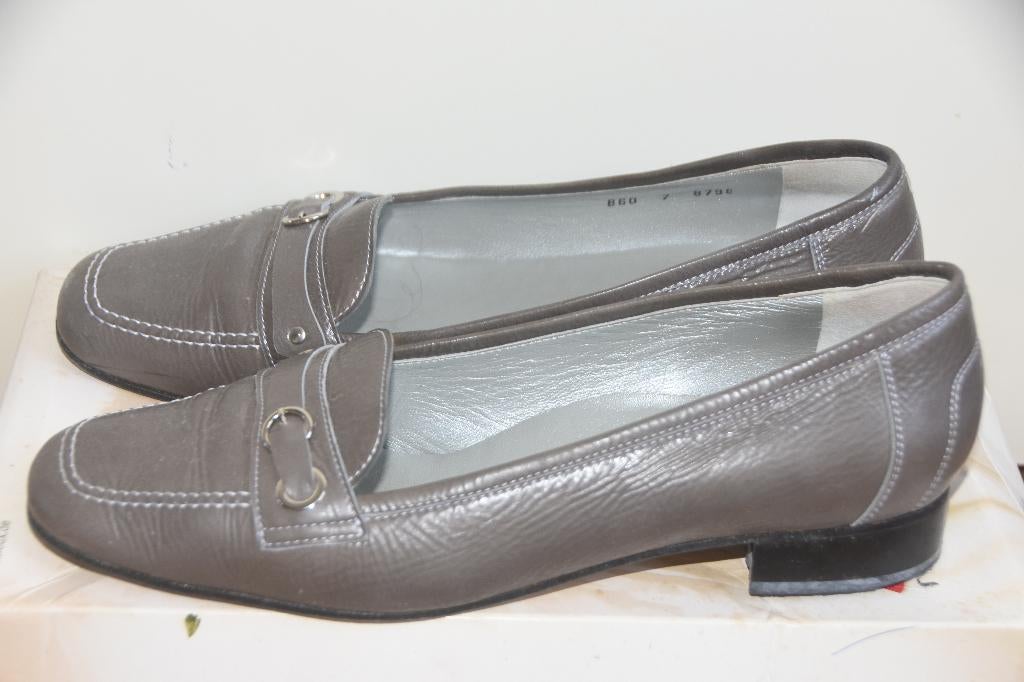 Lever kleurige schoenen met lage hak maat 40 pumps, Verzenden, Gedragen, Schoenen met lage hakken