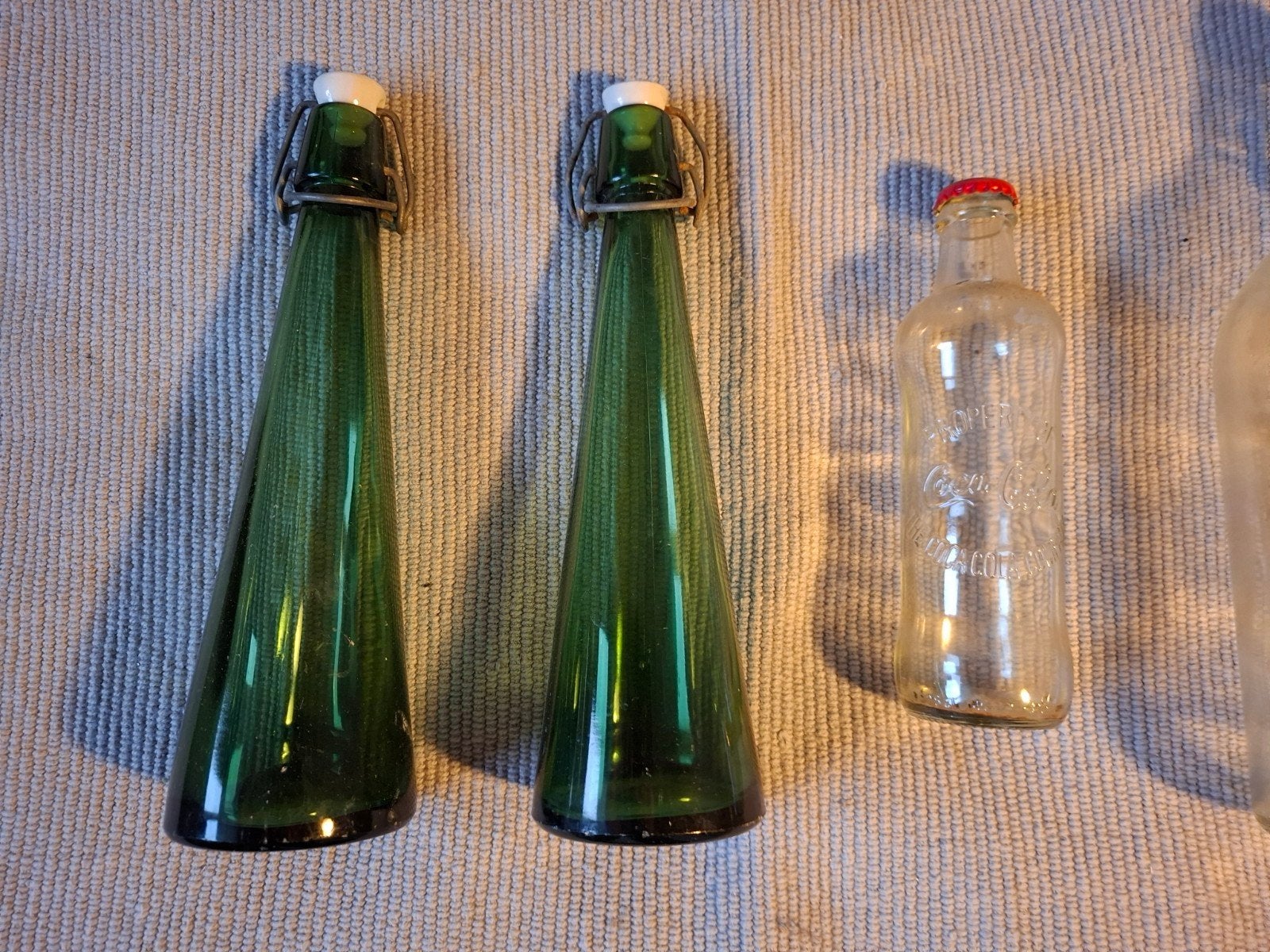 Antieke glazen potten en flessen (o.a. Coca-Cola), Ophalen