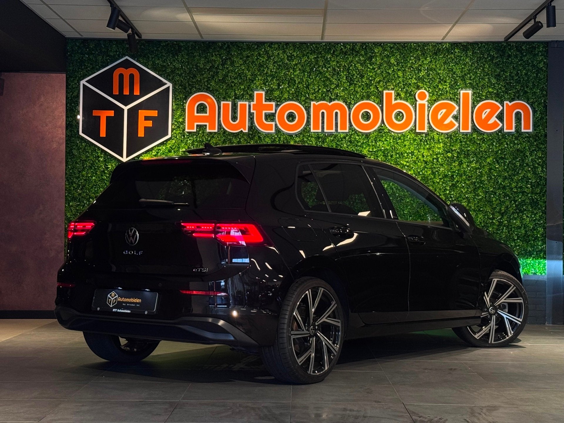 Volkswagen Golf 1.5 eTSI 150 PK |MATRIX|PANO|ACC|IQ.DRIVE|GA, Dealer onderhouden, Stof, 4 cilinders, Bedrijf