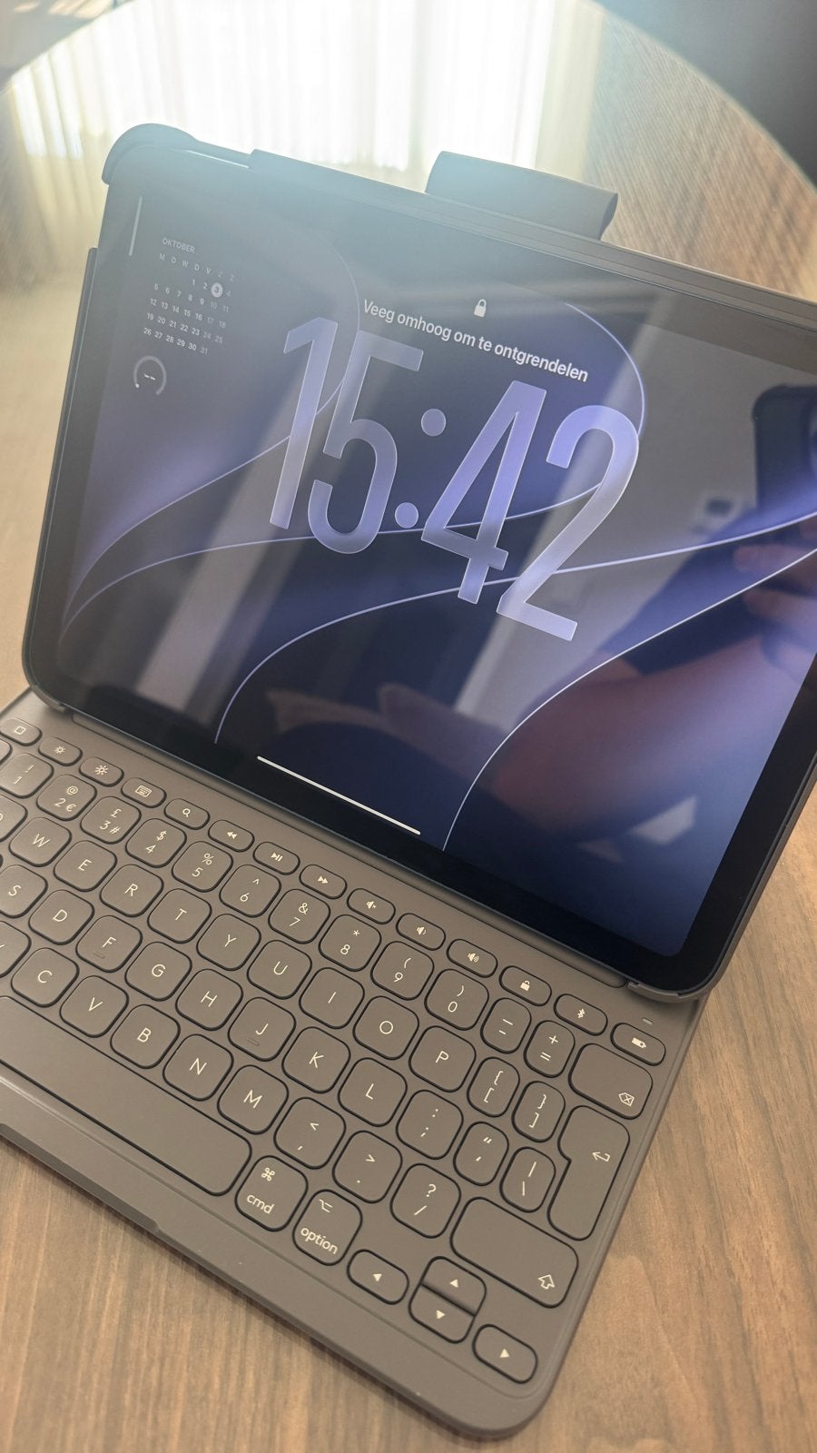 Apple iPad 10e generatie met toetsenbordhoes logitech, 10 inch, Gebruikt, Ophalen of Verzenden, Apple iPad