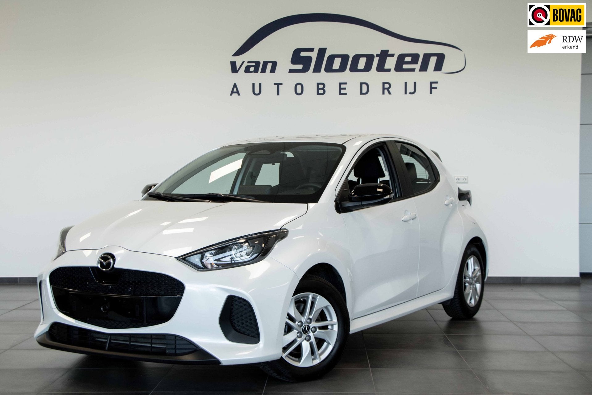 Mazda 2 1.5 Hybrid |AdaptiveCruise|Camera|CarPlay|ParelmoerL, Stof, Gebruikt, Zwart, 4 cilinders