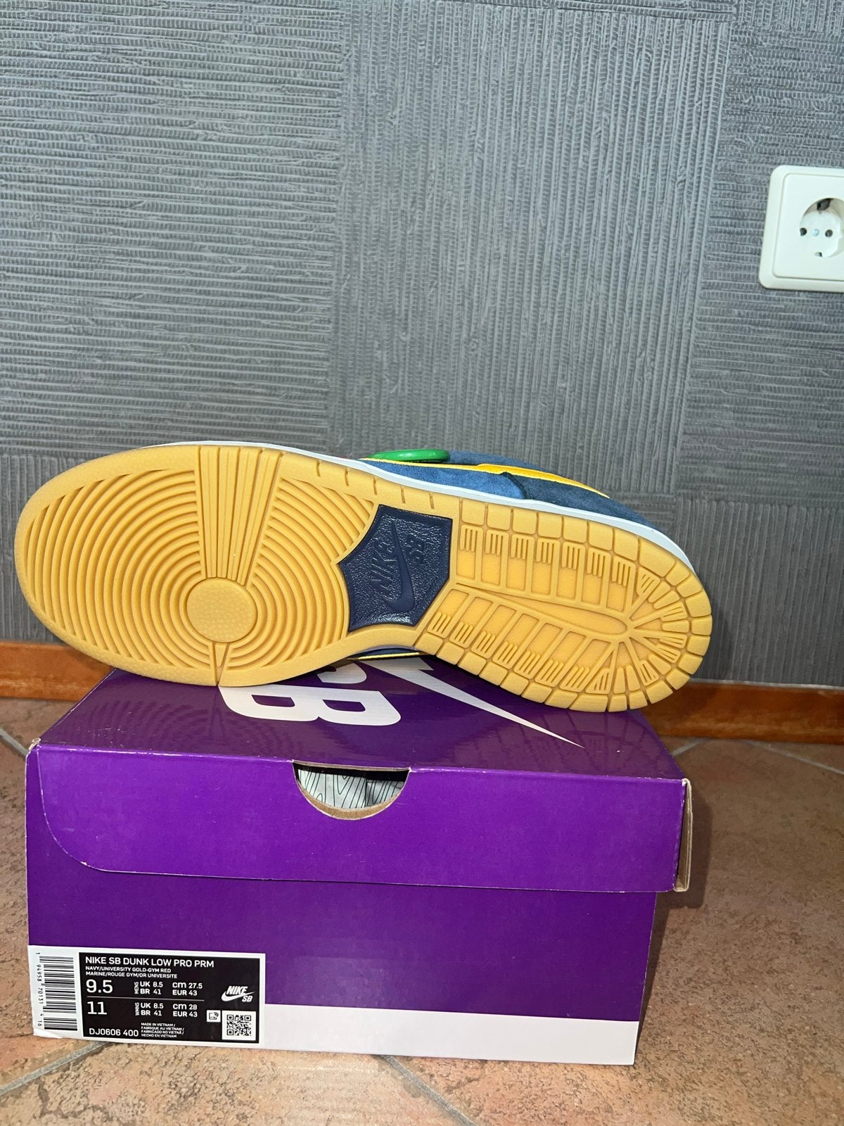 Nike Dunk Low SB Barcelona Maat 43, Ophalen of Verzenden, Nieuw, Overige kleuren, Sneakers of Gympen