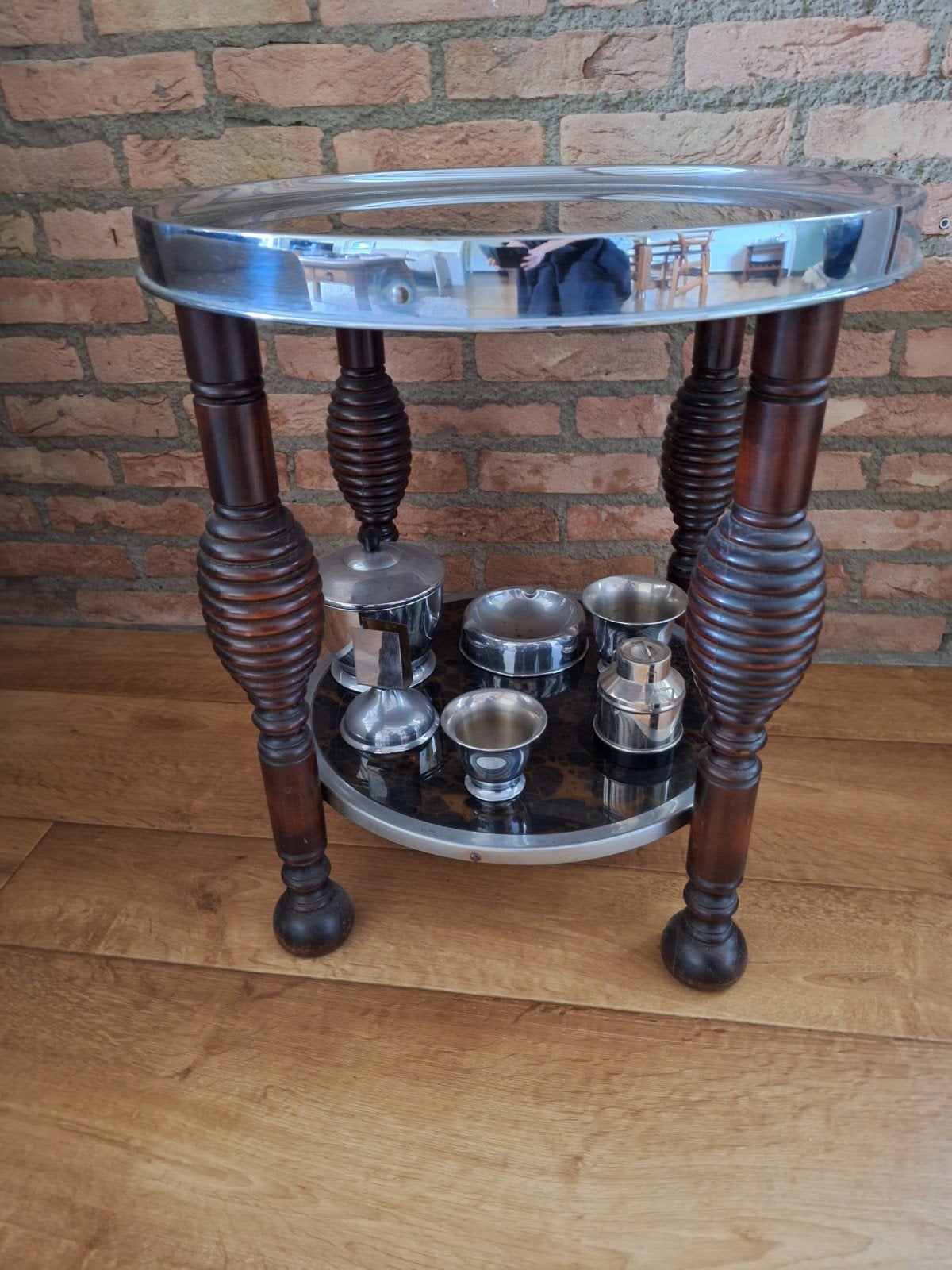 Vintage houten bijzettafel met metalen accessoires, Ophalen