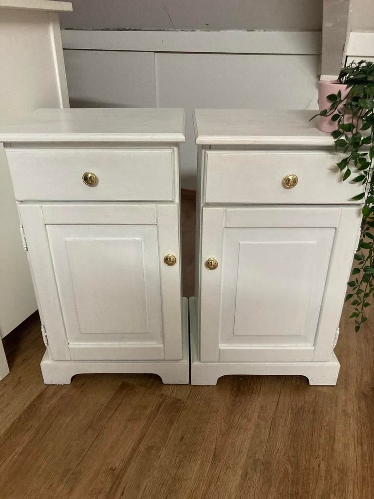 2 houten nachtkastjes, Huis en Inrichting, Ophalen, Zo goed als nieuw, Minder dan 45 cm, 55 tot 70 cm