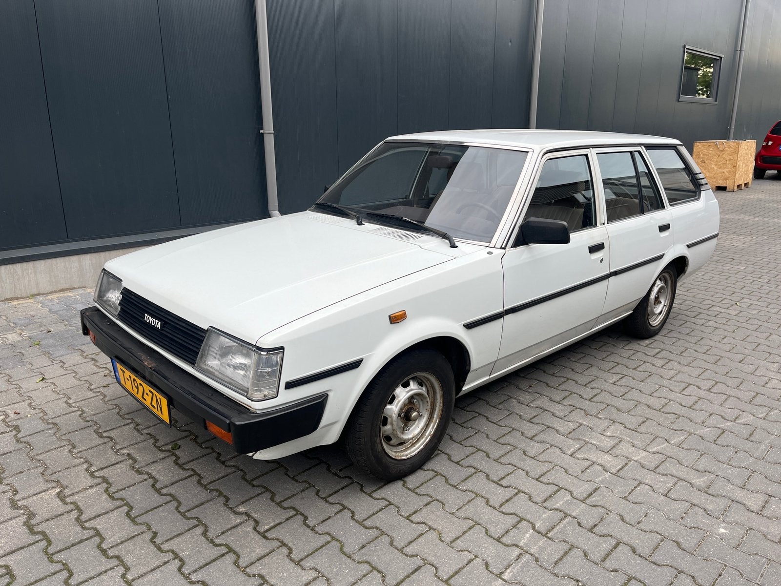 1984 Toyota Corolla KE70 wagon, 400 kg, Wit, Stationwagon, Handgeschakeld