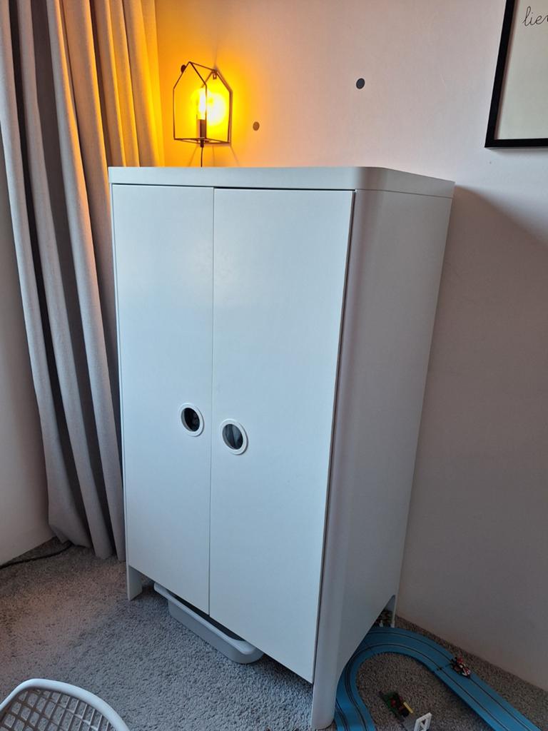 Kledingkast Busunge 80x139 van Ikea wit, Kinderen en Baby's, Kinderkamer | Commodes en Kasten, Ophalen, 50 tot 70 cm, 105 cm of meer