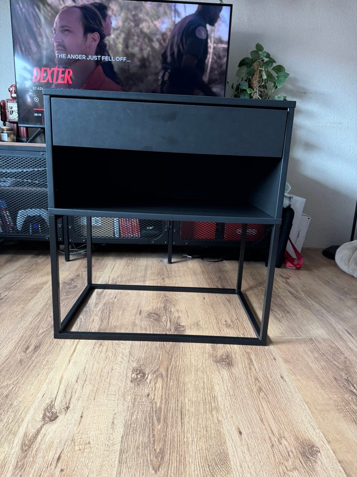 IKEA Vikhammer nachtkastje zwart 60x39 cm, Ophalen, Gebruikt, Minder dan 45 cm, 55 tot 70 cm