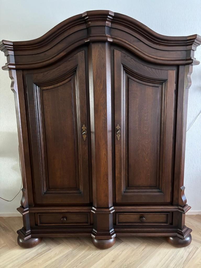 Prachtige Klassieke Kast (Massief Hout) – Zeer Ruim, Ophalen, Gebruikt